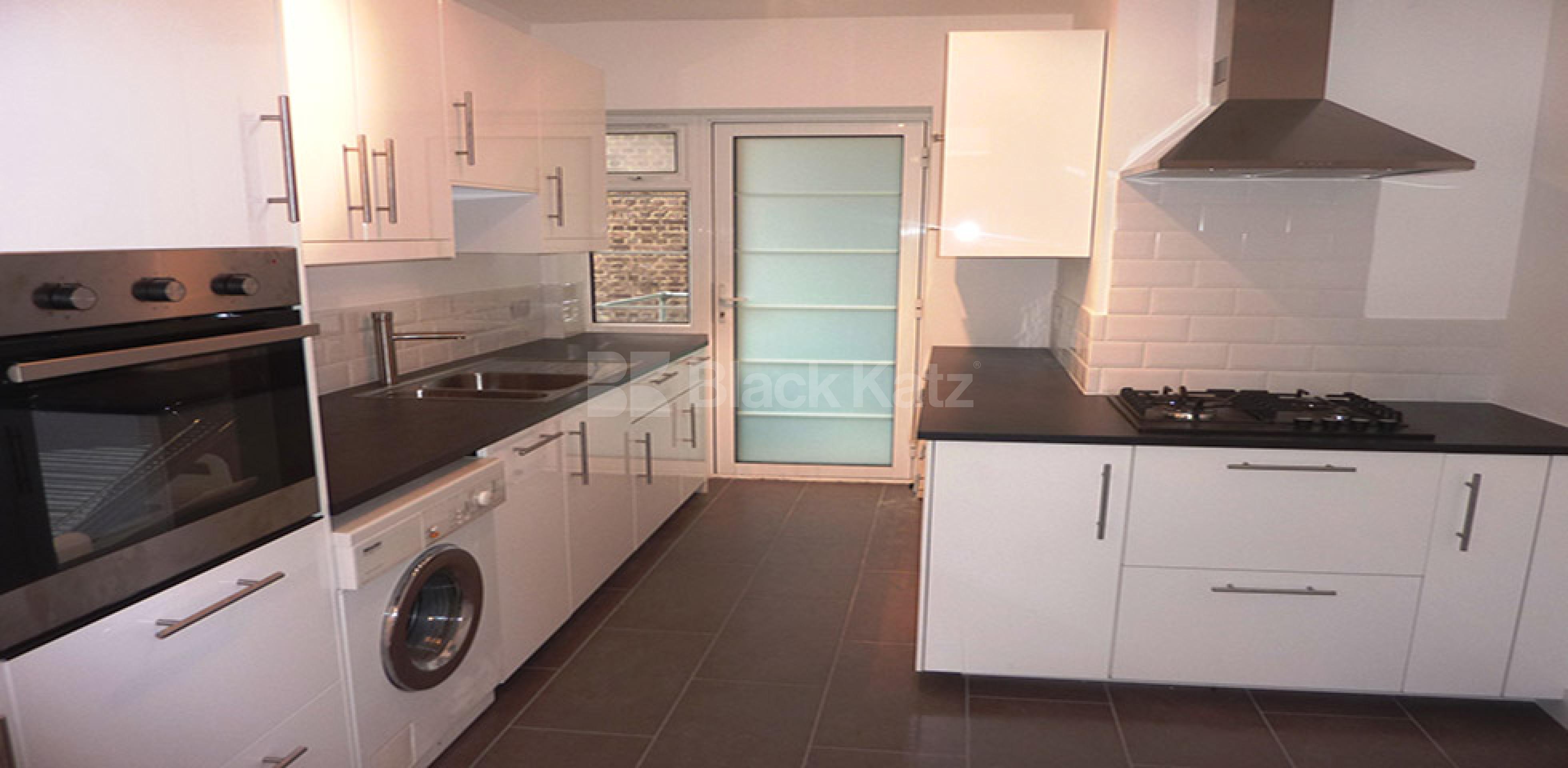 			FOUR DOUBLE BEDROOMS!!!, 4 Bedroom, 1 bath, 1 reception Flat			 Finchley Road, FINCHLEY ROAD NW3